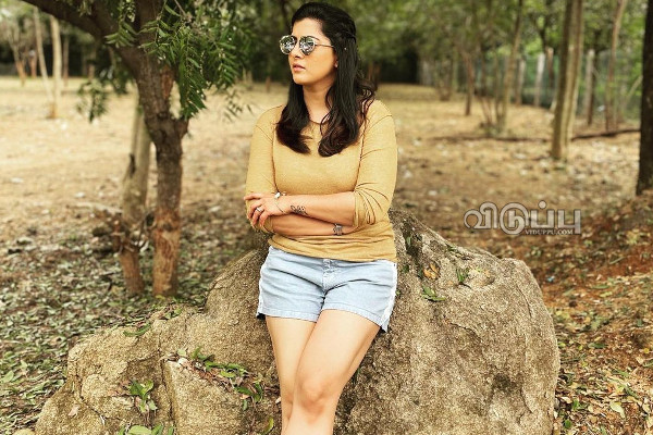 சரத்குமார் மகளையும் விட்டிவைக்காத அட்ஜெஸ்ட்மெண்ட்!! வீடு தேடி வந்தவரை அசிங்கப்படுத்திய நடிகை வரலட்சுமி.. | Varalaxmi Sarathkumar Open Reveals Adjustment சரத்குமார் மகளையும் விட்டிவைக்காத அட்ஜெஸ்ட்மெண்ட்!! வீடு தேடி வந்தவரை அசிங்கப்படுத்திய நடிகை வரலட்சுமி.. | Varalaxmi Sarathkumar Open Reveals Adjustment