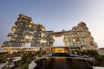 தங்கத்தால் அலங்கரிக்கப்பட்ட உலகின் மிக விலையுயர்ந்த ரிசார்ட்…விண்ணை முட்டும் ஒரு நாள் இரவு விலை!