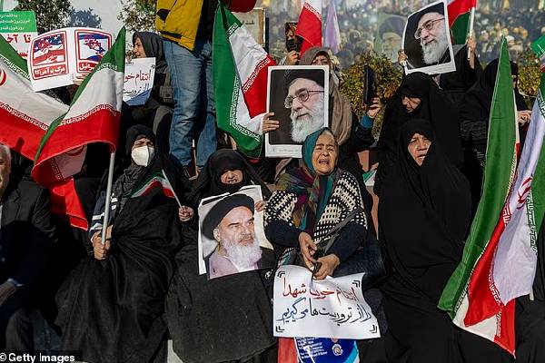 ஈரான் விவகாரத்தில் முதல் தாக்குதலைத் தொடங்கிய ட்ரம்ப்... சீனா, இந்தியா உட்பட பல நாடுகள் பாதிப்பு | Trump Says Iran Face Tariff