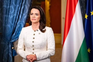 ஒரே ஒரு பொதுமன்னிப்பு... ஐரோப்பிய நாடொன்றின் பெண் ஜனாதிபதியின் பதவிக்கு வேட்டு