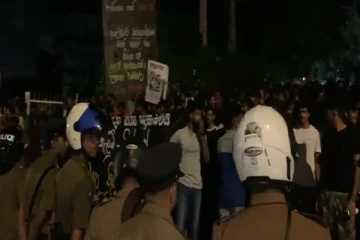 களனி பல்கலைக்கழகத்திற்கு முன்பாக போராட்டம்! பொலிஸார் குவிப்பு (video)