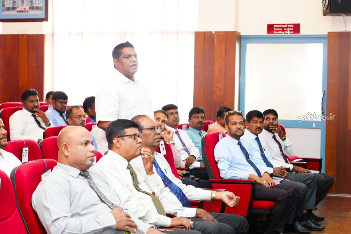 வடக்கில் வறிய விவசாயிகளுக்கு முன்னுரிமை கோரி ஆளுநர் வலியுறுத்தல் | Distribution Of Government Lands For Small Scale