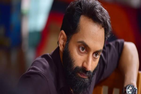 பட்டன் போனுடன் வந்த பகத் பாசில்- அதன் விலை எத்தனை லட்சம் தெரியுமா? | Fahadh Faasil Vertu Phone Price Details In Tamil
