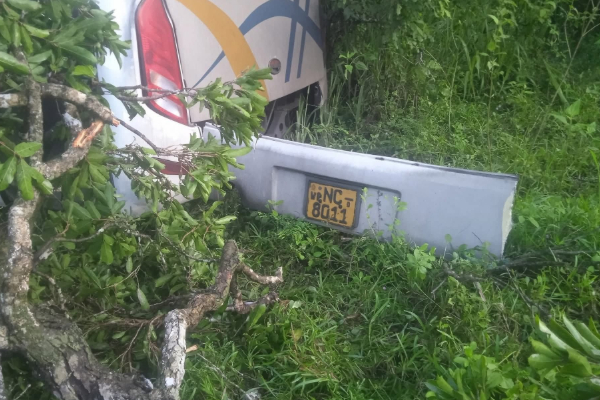 கொழும்பிலிருந்து சென்ற சொகுசு பேருந்து விபத்தில் ஒருவர்பலி (Update) | Killed In Luxury Bus Accident From Colombo Mannar