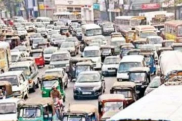 විරෝධතාවයක් උණුසුම් වෙයි.. ප්‍රධාන මාර්ගයක් අවට දැඩි රථවාහන තදබදයක්..