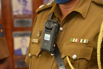 பழங்குடியின குழந்தைகளுக்கு ஆங்கில மொழியை கற்பிக்கும் பொலிஸார்!