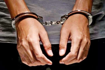 இலங்கை கடற்படையினரால் ஏழு பேர் கைது