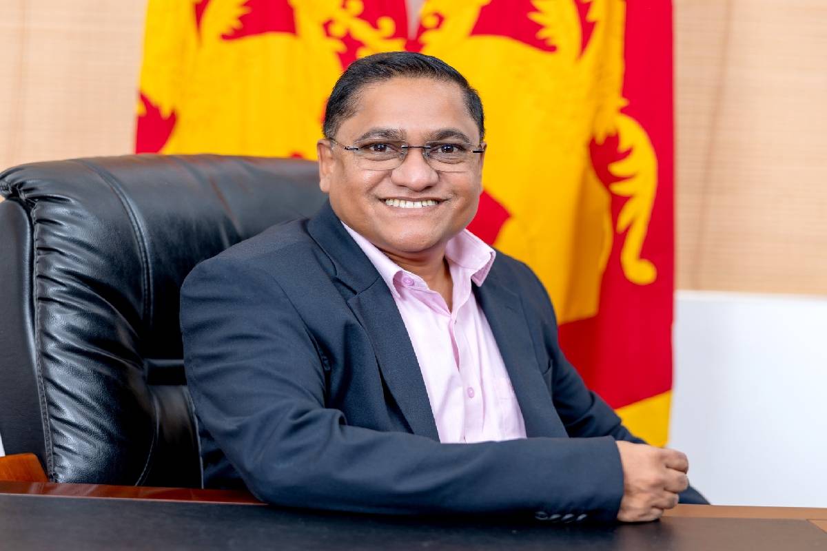 பதற்றங்களுக்கு மத்தியில் அமைச்சர் விஜித ஹேரத் அவசரமாக டில்லி பயணம் | Vijitha Makes Urgent Trip To Delhi Amid Tensions