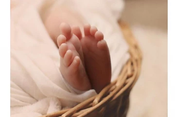 விழுப்புரம் அருகே சாலையில் வீசப்பட்ட பச்சிளம் பெண் குழந்தை - உயிருடன் மீட்பு!