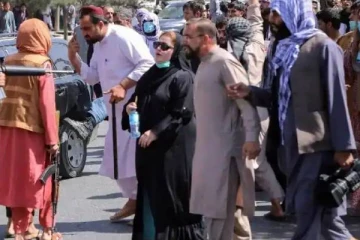 பெண்களுக்கு இரக்கமின்றி சவுக்கடி கொடுக்கும் தாலிபான்கள்! காரணம் இதுதான்... மனதை கலங்கடிக்கும் வீடியோ காட்சி