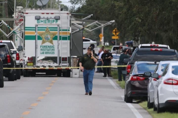 புளோரிடா   துப்பாக்கிச்சூட்டில் குழந்தை உட்பட நான்கு பேர் உயிரிழப்பு!