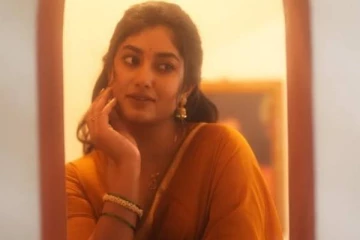 புடவையின் அழகிய மயக்கும் காற்றுக்கென்ன வேலி சீரியல் நடிகை பிரியங்கா