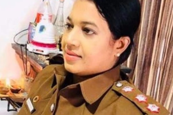 பெண் OIC வருணிக்கு அச்சுறுத்தலா? | Is The Woman A Threat To The Oic Srilanka Police