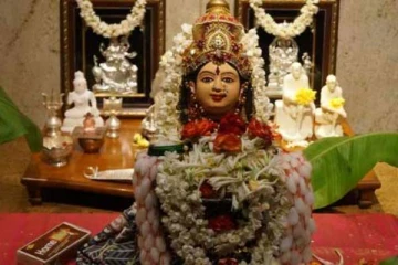 சக்தி வாய்ந்த மகாலட்சுமியின் திலகத்தை வீட்டிலே செய்வது எப்படி ?