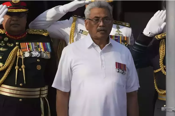 கோட்டாவின் மார்பை அலங்கரித்த பதங்கங்கள்  இன்று உள்ளாடையில்! | Medals Decorated Gota Chest Today In Underwear