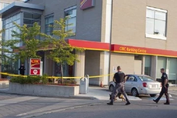 கனடாவில் பட்டப்பகலில் இடம்பெற்ற கொள்ளை; பரபரப்பை ஏற்படுத்திய சம்பவம்