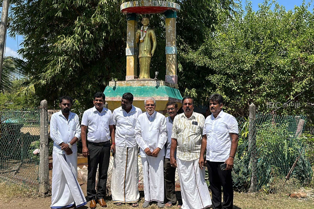 வடக்கு - கிழக்கில் முன்னெடுக்கப்பட்ட தந்தை செல்வாவின் 128வது ஜனன தின நிகழ்வு | Floral Tributes To Father Selva S Statue வடக்கு - கிழக்கில் முன்னெடுக்கப்பட்ட தந்தை செல்வாவின் 128வது ஜனன தின நிகழ்வு | Floral Tributes To Father Selva S Statue