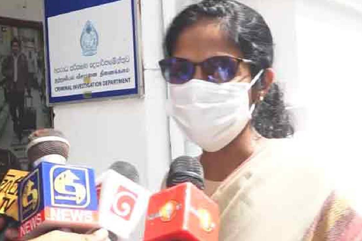 சுரேஷ் சலேயை பார்க்க சிஐடிக்கு வந்த மனைவி : கவலையுடன் வெளிப்படுத்திய விடயங்கள் | Suresh Saleh S Wife Came To Cid To Meet Saleh சுரேஷ் சலேயை பார்க்க சிஐடிக்கு வந்த மனைவி : கவலையுடன் வெளிப்படுத்திய விடயங்கள் | Suresh Saleh S Wife Came To Cid To Meet Saleh