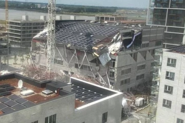 திடீரென இடிந்து விழுந்த கட்டிடம்: 5 பேர் உயிரிழப்பு