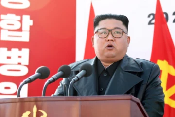 பிரமாண்ட படை அணிவகுப்பு: மீண்டும் தலைமறைவான வட கொரிய ஜனாதிபதி கிம் ஜாங்