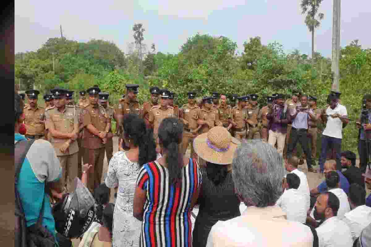 பொய் வழக்கு தாக்கல் செய்த பலாலி காவல்துறையினர் :கஜேந்திரன் குற்றச்சாட்டு! | Palali Police Accuse Gajendran Filing A False Case பொய் வழக்கு தாக்கல் செய்த பலாலி காவல்துறையினர் :கஜேந்திரன் குற்றச்சாட்டு! | Palali Police Accuse Gajendran Filing A False Case