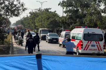 பாகிஸ்தானில் இடம்பெற்ற தற்கொலைத் தாக்குதலில் 12 பேர் பலி