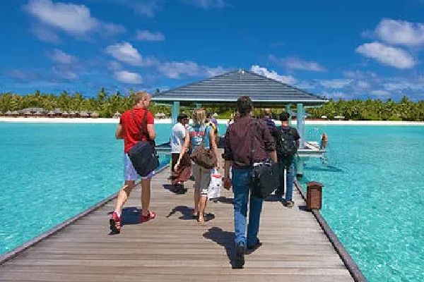 உலகில் முதல் நாடு : இள வயதினருக்கு விதிக்கப்பட்ட தடை | Maldives Generational Smoking Ban
