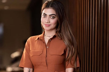 තවමත් ආදරේ කරන හැඩකාර දගකාර දම්සාරිගේ ලස්සන