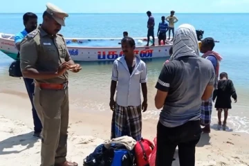 நெருக்கடி உச்சம் - சிறுவனுடன் அகதிகளாகச் சென்ற இலங்கைத் தமிழர்கள் (படங்கள்)