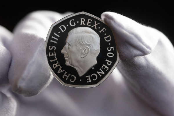 பிரித்தானிய மன்னரின் முகம் பொறித்த புதிய நாணயங்கள்! | New Coins With The King S Face