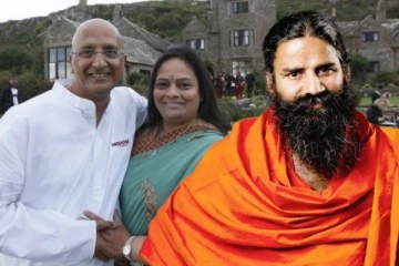 40,000 கோடி நிறுவனத்துடன்., பாபா ராம்தேவ்விற்கு தீவை பரிசாக வழங்கிய கணவன்- மனைவி