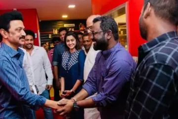 ‘நெஞ்சுக்கு நீதி’ படத்தைப் பார்த்து பாராட்டிய முதலமைச்சர் மு.க.ஸ்டாலின் - வைரலாகும் புகைப்படம்