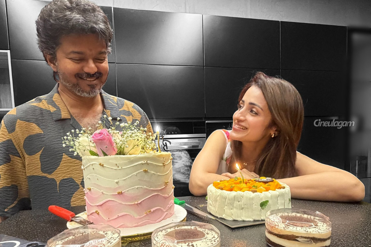 நள்ளிரவில் த்ரிஷா உடன் கேக் வெட்டிய விஜய்.. த்ரிஷாவின் பதிவு இணையத்தில் படுவைரல் | Cm Vijay Celebrate Birthday With Trisha See Photo