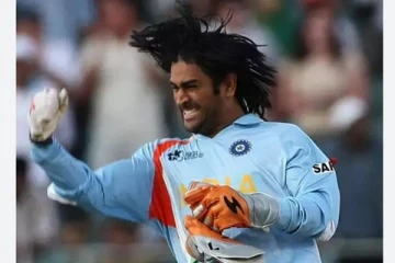 தினேஷ் கார்த்திக்கால் தான் தோனிக்கே வாய்ப்பு - ரகசியம் உடைத்த பிரபல வீரர்!