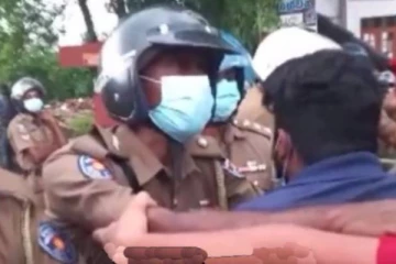 போராட்டத்தில் இளையோரது பேச்சை கேட்டு கண்ணீர் மல்கும் பொலிஸார்!