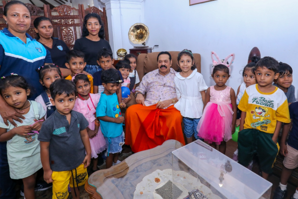 மகிந்தவை நெகிழ்ச்சியில் ஆழ்த்திய மக்கள் | Mahinda Emotional On People S Love