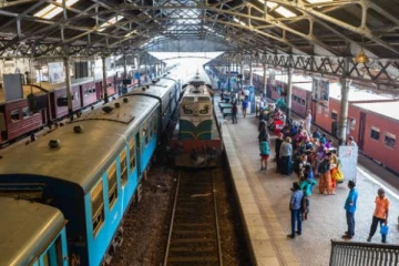 இலங்கையில் உள்ள ரயில் நிலையங்களில் ஏற்பட்டுள்ள பதற்ற நிலை!