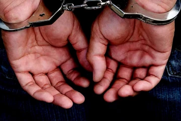 වනජීවි නිළධාරියෙකුට ඡන්ද අපේක්ෂකයෙකු පහර දෙයි.