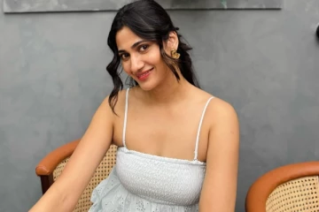 பிக் பாஸ் லாஸ்லியா கிளாமர் உடையில் போட்டோஷூட்