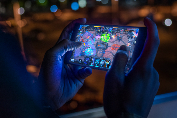 கைத்தொலைபேசியைப் பயன்படுத்த மறுத்த பெற்றோர் - மாணவன் எடுத்த விபரீத முடிவு - ஐபிசி தமிழ்