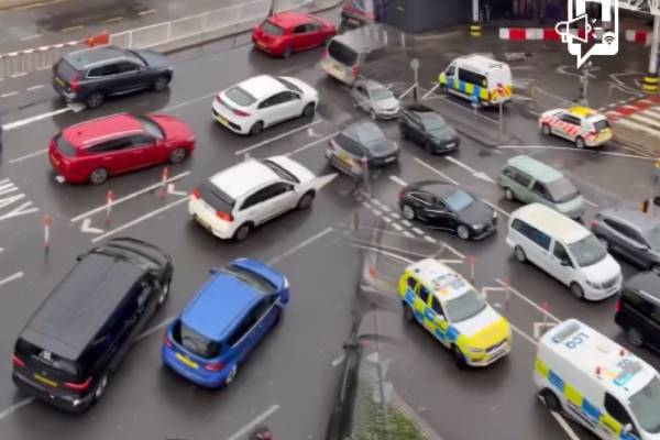 லண்டன் விமான நிலையத்தில் நடந்த கொள்ளைச் சம்பவம் ; தாமதமான விமானம் | Robbery At London Airport Flight Delayed லண்டன் விமான நிலையத்தில் நடந்த கொள்ளைச் சம்பவம் ; தாமதமான விமானம் | Robbery At London Airport Flight Delayed