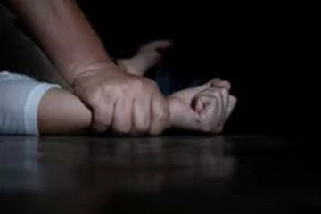 பெற்ற தந்தையே பாலியல் வன்கொடுமை - வேதனையில் விஷம் குடித்த சகோதரிகள்!