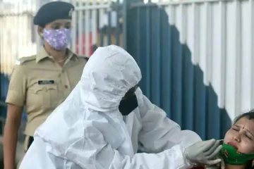 என் மரணத்திற்குப் பின் மகிழ்ச்சியுடன் வாழ விரும்புகிறாயா? மருமகளை கட்டிபிடித்து கொரோனாவை பரப்பிய மாமியார்