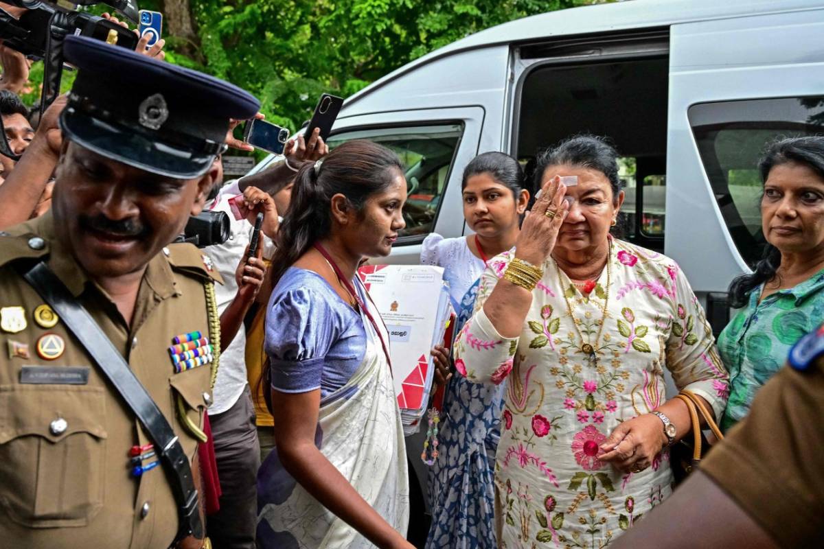 ஷிரந்தி ராஜபக்சவின் சிறைவாசத்தை சுற்றியுள்ள அரசியல் சர்ச்சை! சிக்கிய வாக்குமூலங்கள் | Shiranthi Rajapaksha Ten Million Case ஷிரந்தி ராஜபக்சவின் சிறைவாசத்தை சுற்றியுள்ள அரசியல் சர்ச்சை! சிக்கிய வாக்குமூலங்கள் | Shiranthi Rajapaksha Ten Million Case