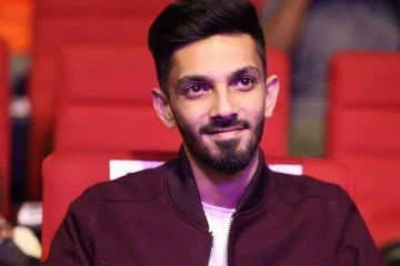 அனிருத்-க்கு இவ்ளோ அழகான அக்காவா!..இதுவரை யாரும் பார்த்திராத குடும்ப புகைப்படங்கள்