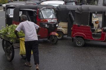 இலங்கையர்களுக்கு அடுத்த மகிழ்ச்சி; முச்சக்கரவண்டி கட்டணமும் குறைகின்றது