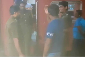 மட்டக்களப்பிலிருந்து கொழும்பு செல்லும் புகையிரதத்தில் உள்ள சிற்றுண்டியில் திடீர் சோதனை (Photos)