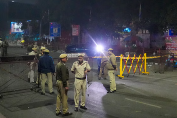 டெல்லியில் பயங்கரம் ; செங்கோட்டைக்கு அருகில் பாரிய வெடிப்பு சம்பவம் ; உயரும் பலி எண்ணிக்கை | Massive Blast Near Red Fort