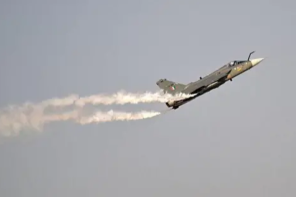 விபத்துக்குள்ளான ஜெட் விமானம் ; பலி எண்ணிக்கை தொடர்பில் எழுந்துள்ள அச்சம் | Jet Aircraft Involved In An Accident