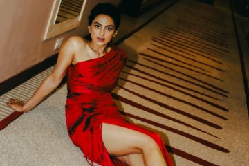 ரெட் ஹாட் உடையில் ஷ்ரத்தா ஸ்ரீநாத்